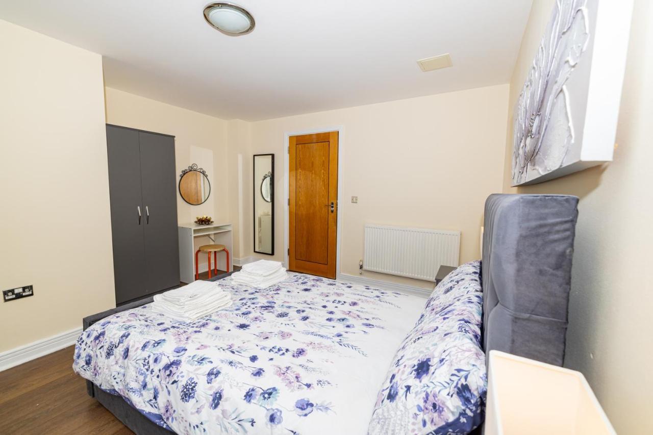 Two Bed Apartment Near Canary Wharf Londra Dış mekan fotoğraf