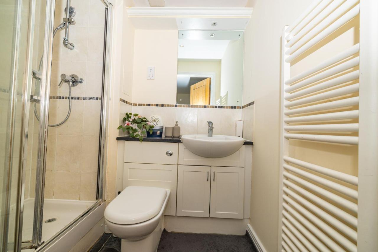 Two Bed Apartment Near Canary Wharf Londra Dış mekan fotoğraf