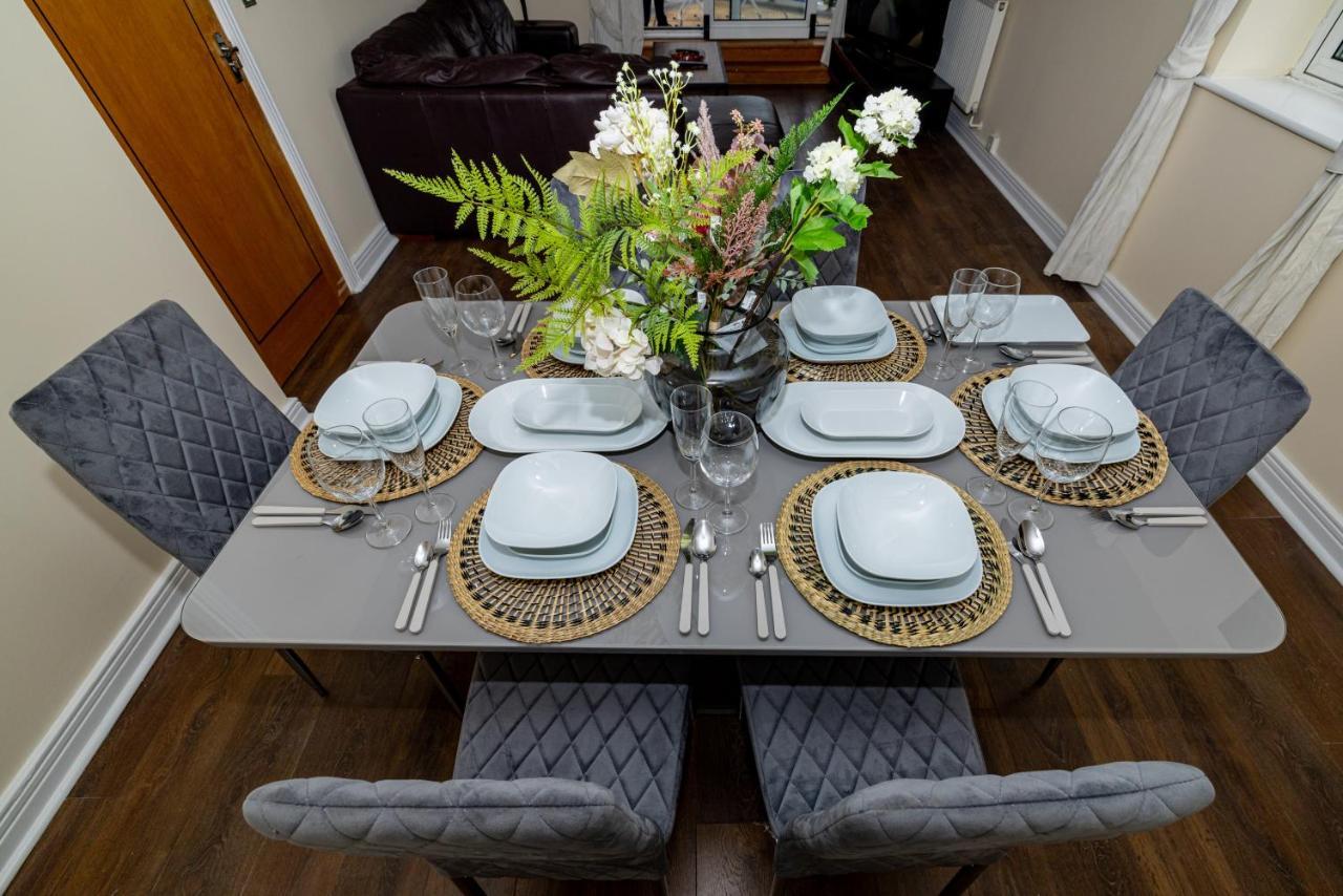 Two Bed Apartment Near Canary Wharf Londra Dış mekan fotoğraf
