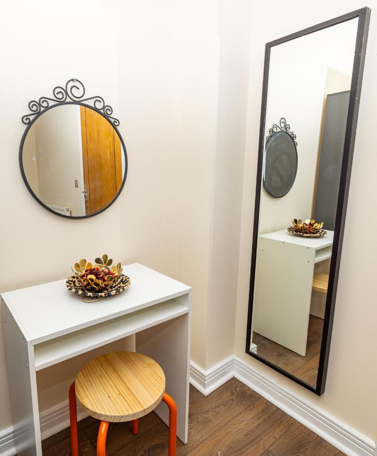 Two Bed Apartment Near Canary Wharf Londra Dış mekan fotoğraf