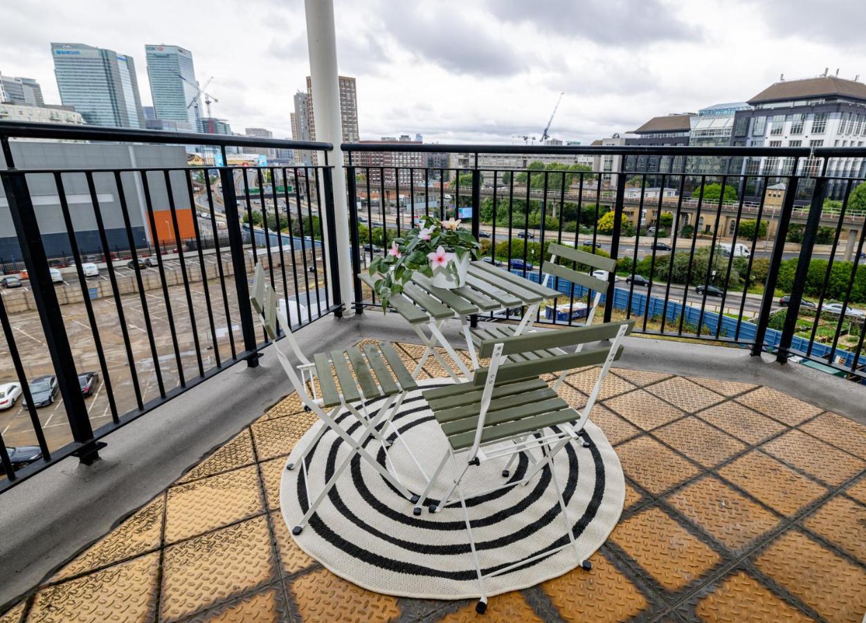 Two Bed Apartment Near Canary Wharf Londra Dış mekan fotoğraf